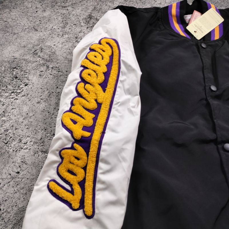 VARSITY LAKERS LOS ANGELES FULL BORDIR BLACK/PURPLE AUTHENTIC FULLTAG &amp; LEBEL