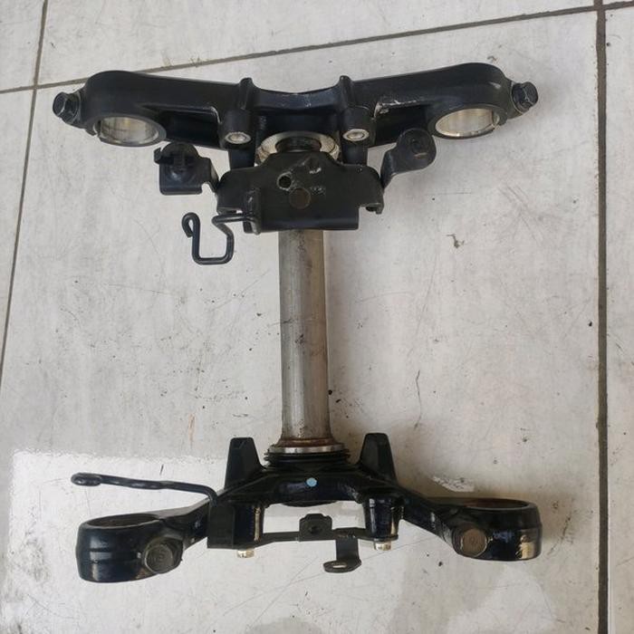 STEERING STEEM TRIPLE T SEGITIGA SHOCKBREAKER SHOCK DEPAN T ATAS BAWAH CBR 150 R LED K45 FACELIFT