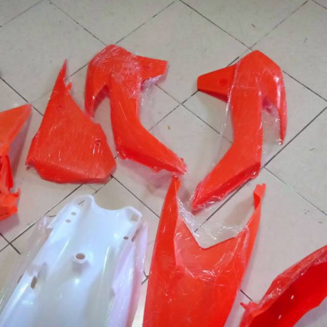 BODY SET KTM TAHUN 2016 TANGKI PUTIH