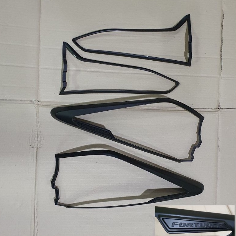 Garnish Belakang All New Fortuner 2021 Hitam