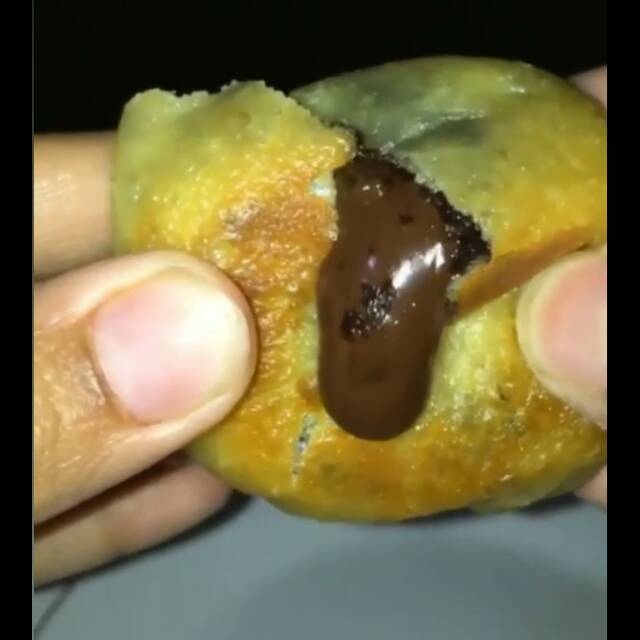 

Frozen food roti coklat lumer isi 10