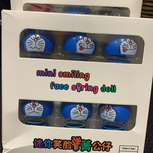 Pajangan boneka goyang doraemon 1box isi 6pcs motif berbeda-beda (mini size)