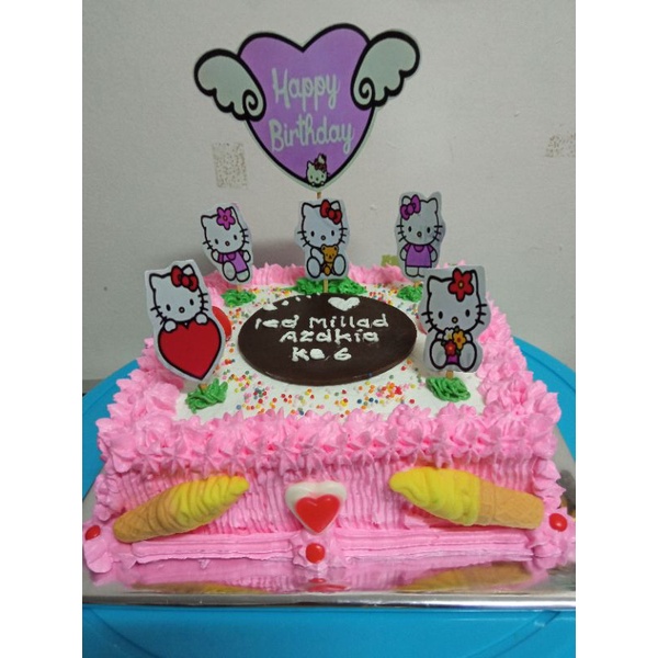 

Kue ulang tahun karakter Hello Kitty