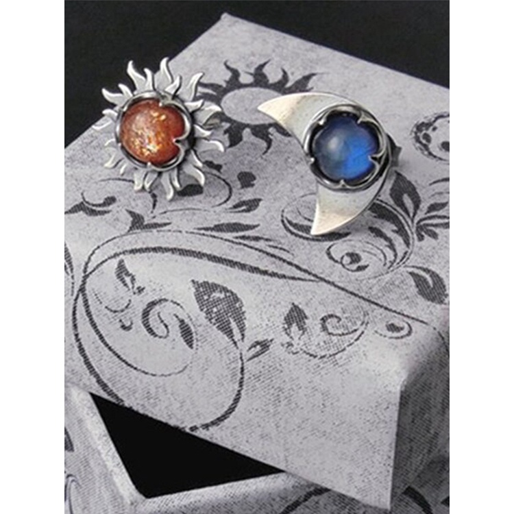 Anting Stud Desain Matahari Dan Bulan Warna Silver Gaya Bohemia Untuk Wanita