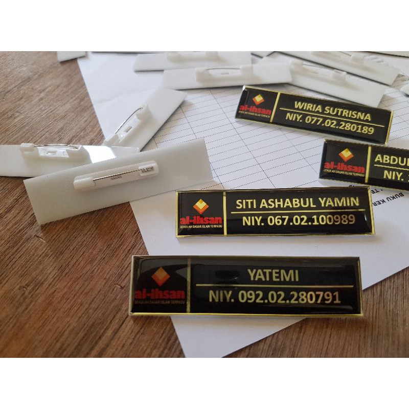 

Name Tag Nama Dada