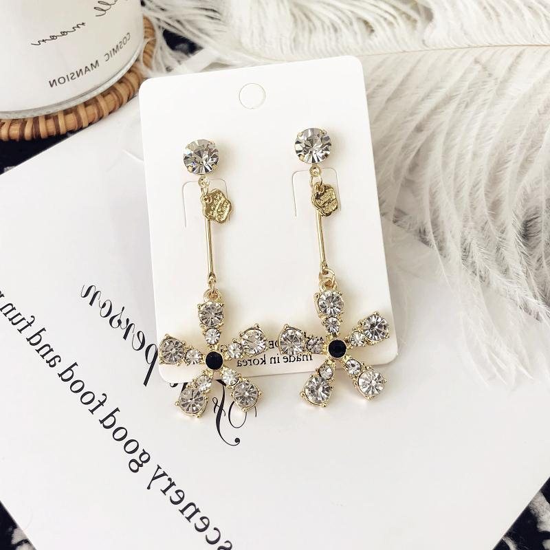 Bunga kristal anting-anting pelangsing Super Flash stud anting-anting perempuan Korea personalized a