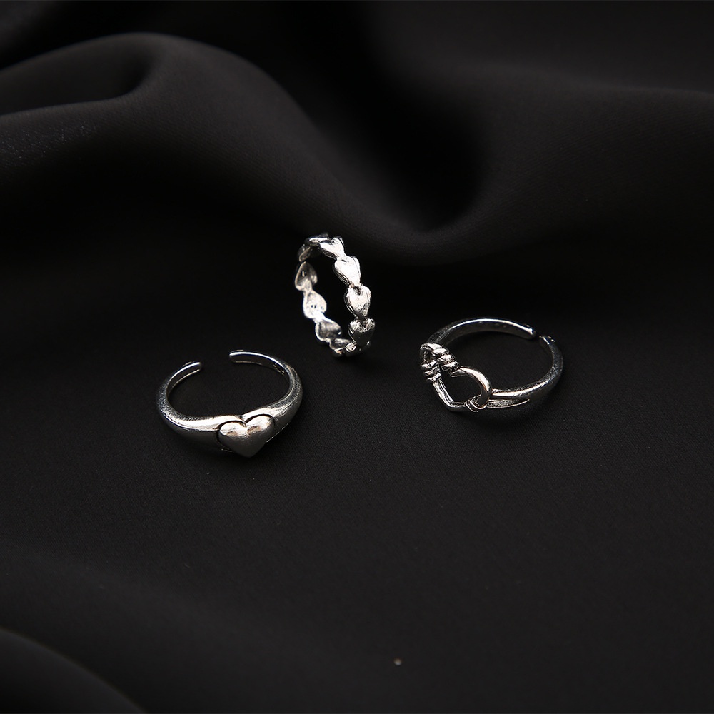 Cincin Desain Hati Hollow Bahan Metal Alloy Warna Silver Untuk Wanita