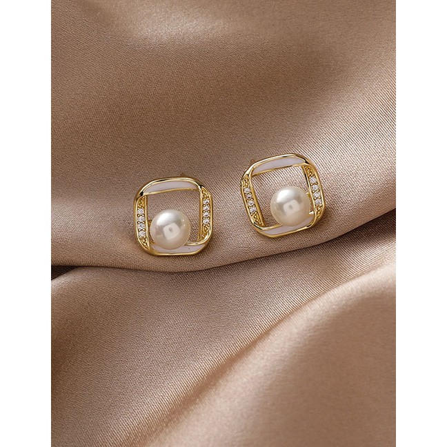 LRC Anting Tusuk Fashion Copper + Rhinestone Pearl Square Geometric Earrings K96917