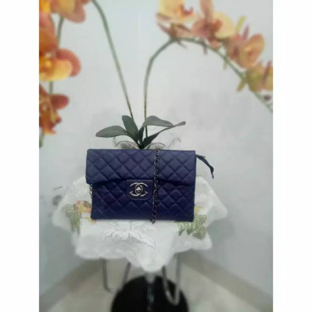 Tas Selempang clutch Chanel sj