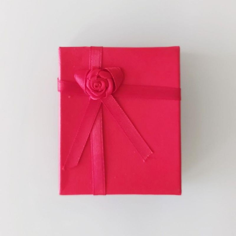 

Kotak boks tempat perhiasan kado gift box merah