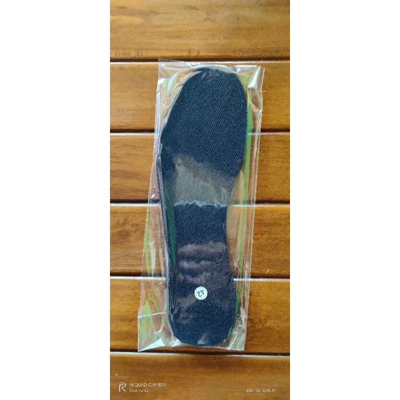 Alas kaki atau alas bawah sepatu insole-Hitam