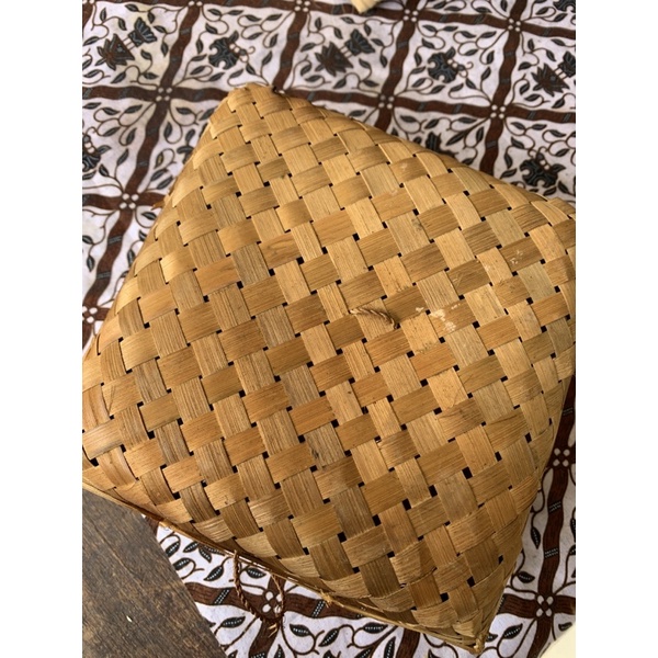 

Besek Sakose Ukuran 20 x 20