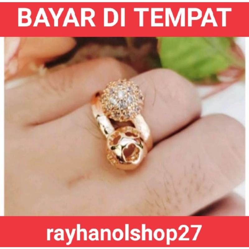 Perhiasan wanita cantik warna gold tersedia gelang tangan dan cincin titanium motif pilihan anti karat lapis emas gold