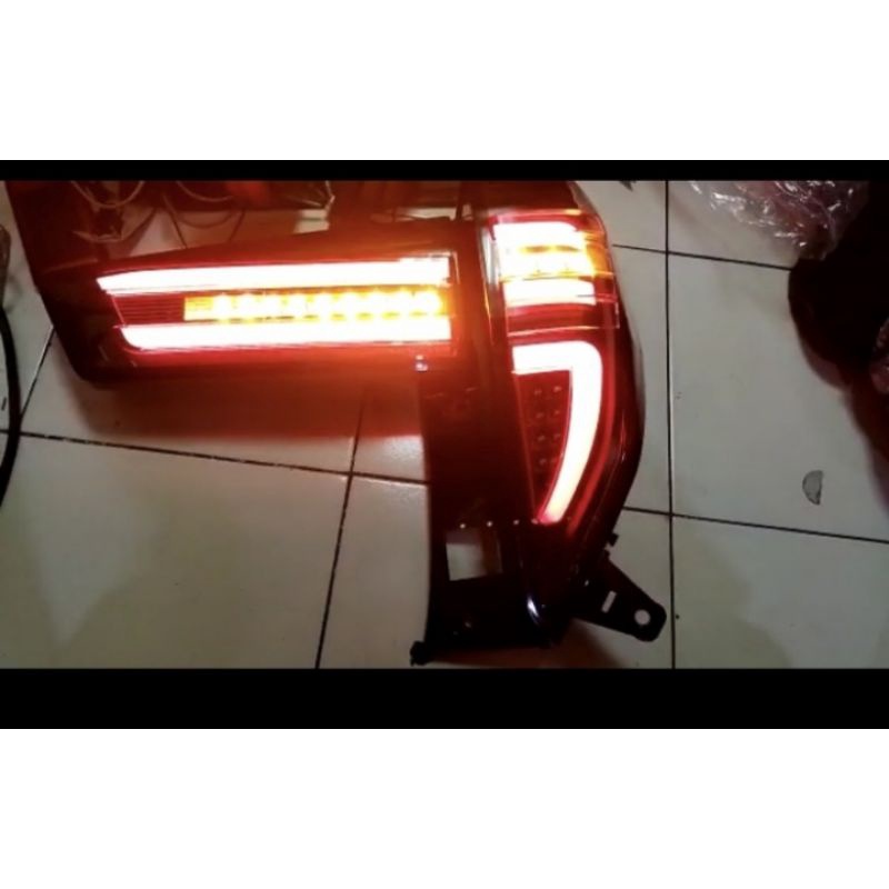 lampu belakang lampu stop innova reborn