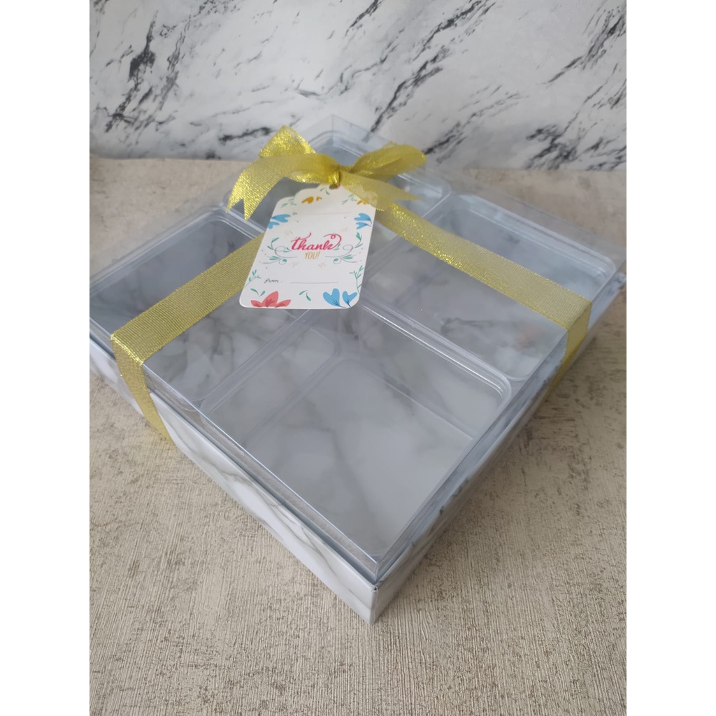 

Hardbox Mika Corak Marmer Putih