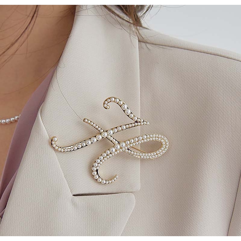 High Quality Women Pearl English Initial Letter Brooches / Vintage Korean Gold Color A K D Letter Metal Pins For Cardigan Skirt Sweater