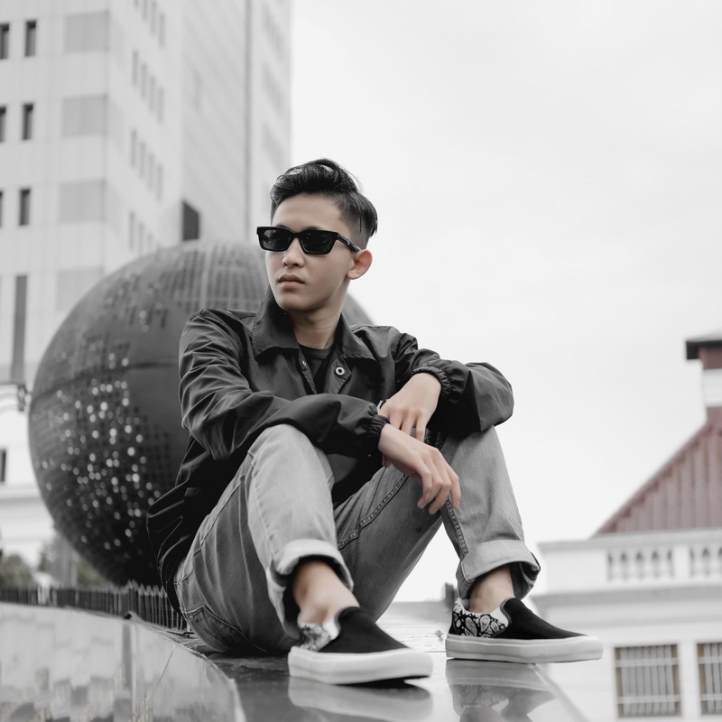 SEPATU SLIP ON CORET VULCANIZED BLACK WHITE