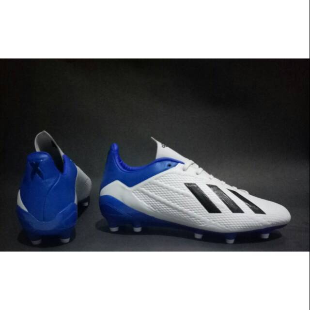 Sale Adidas Predator warna putih biru
