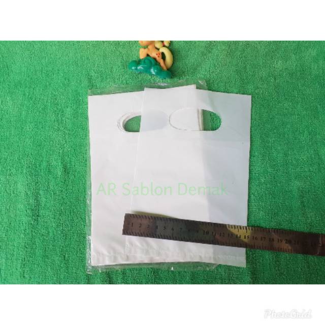 

Plastik polos ukuran 15cmX22cm/ plastik packing /plastik plong polos