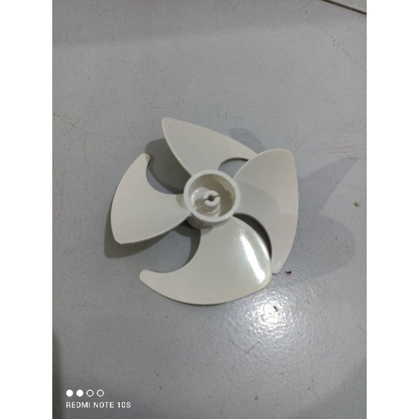 Daun kipas fan kulkas toshiba