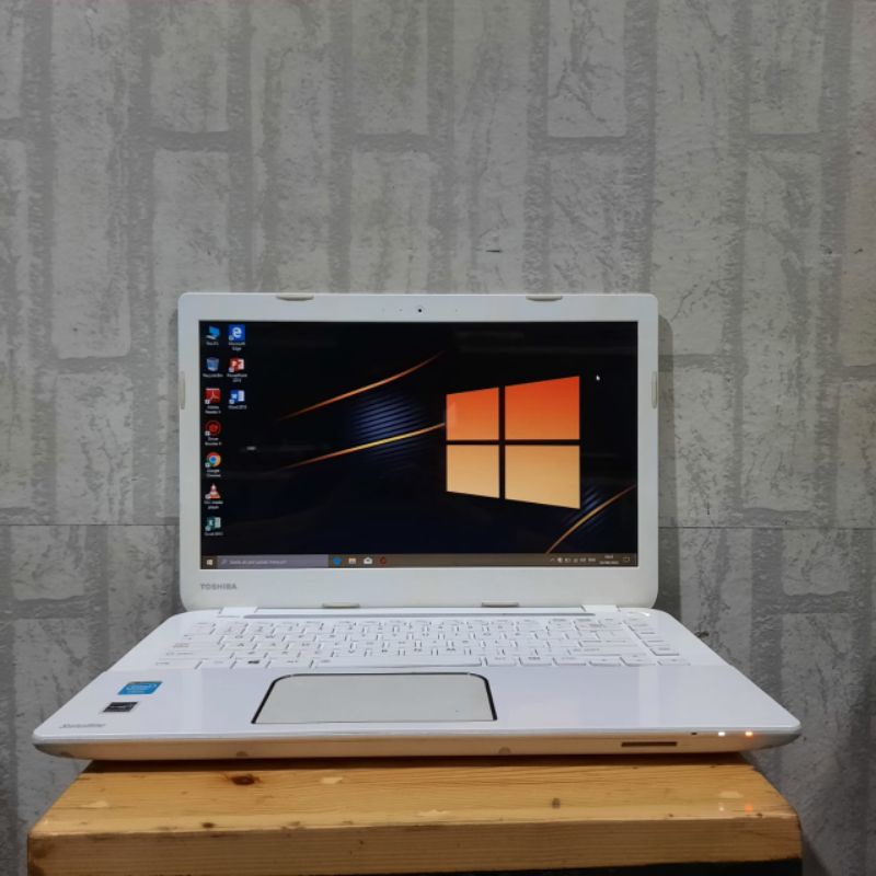 Laptop Toshiba L40-A intel Celeron Ram 4GB/HDD 500GB LAYAR 14INCH WINDOWS 10 SIAP PAKAI FULL APLIKASI