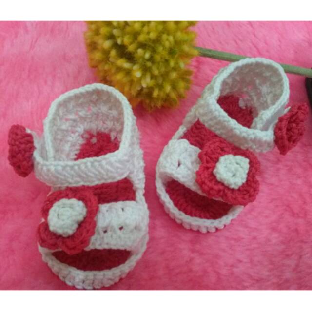 Sandal rajut bayi