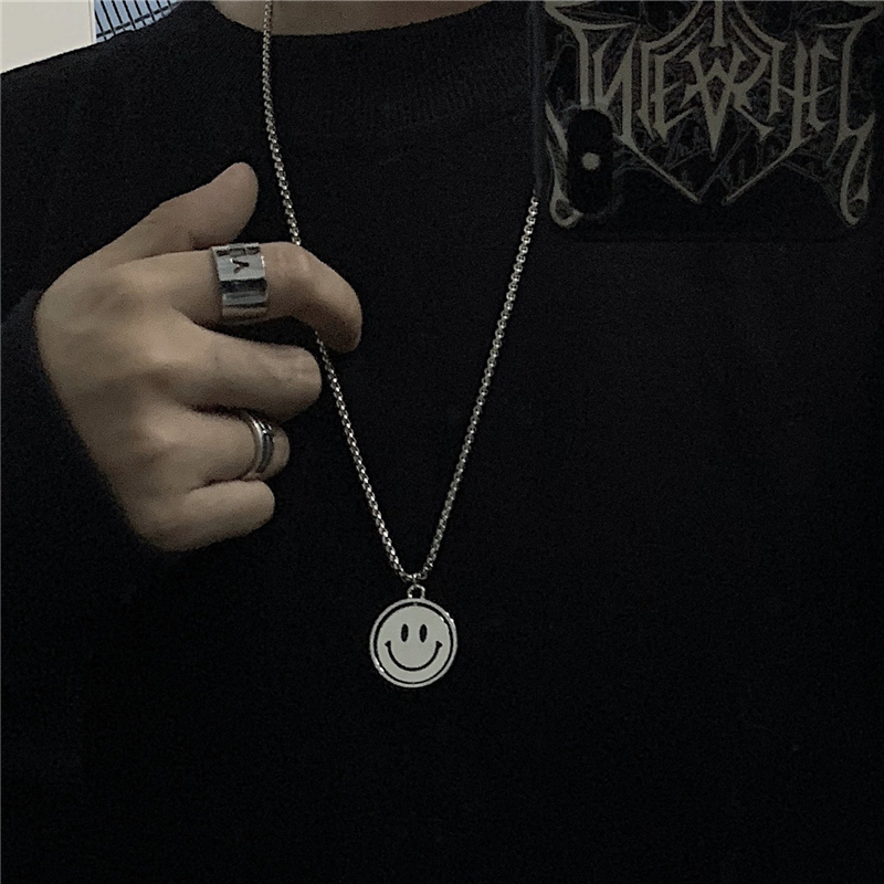 Kalung Rantai Liontin Smiley Face Bahan Titanium Steel Gaya Hip Hop