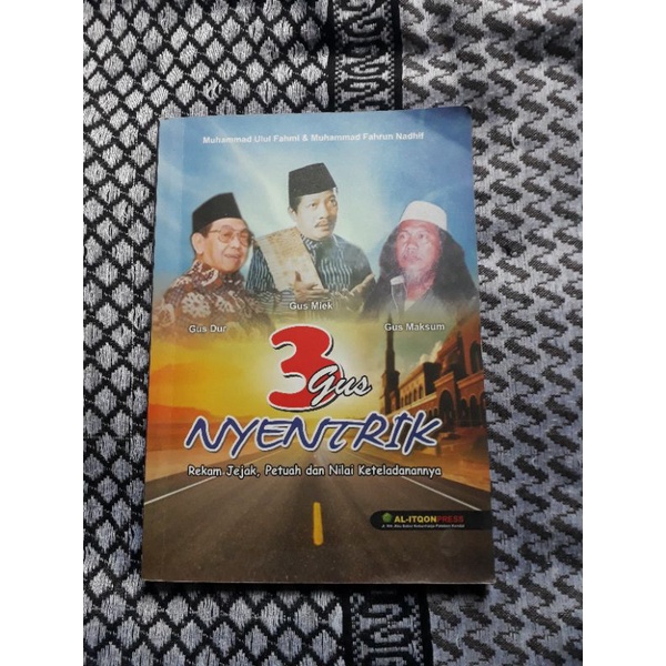 

3 gus nyentrik