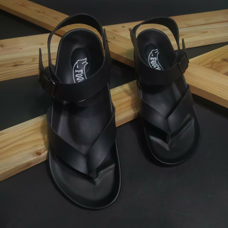 Sandal Pria Casual Sendal Traveling Santai Outdoor Kulit Sintetis Full Hitam