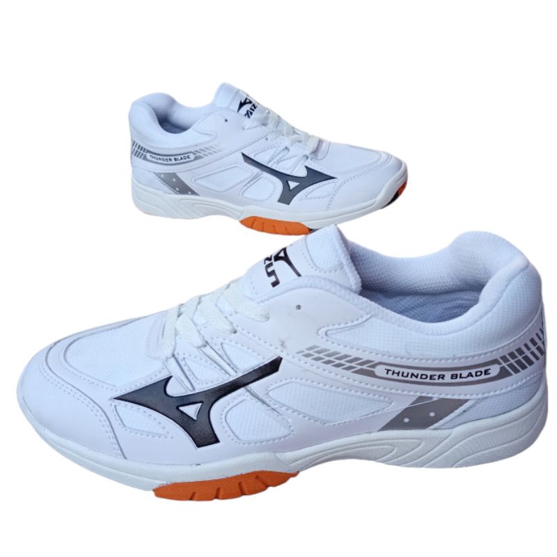 Sepatu sport Badminton/Tennis Mizuno Thunder blade putih
