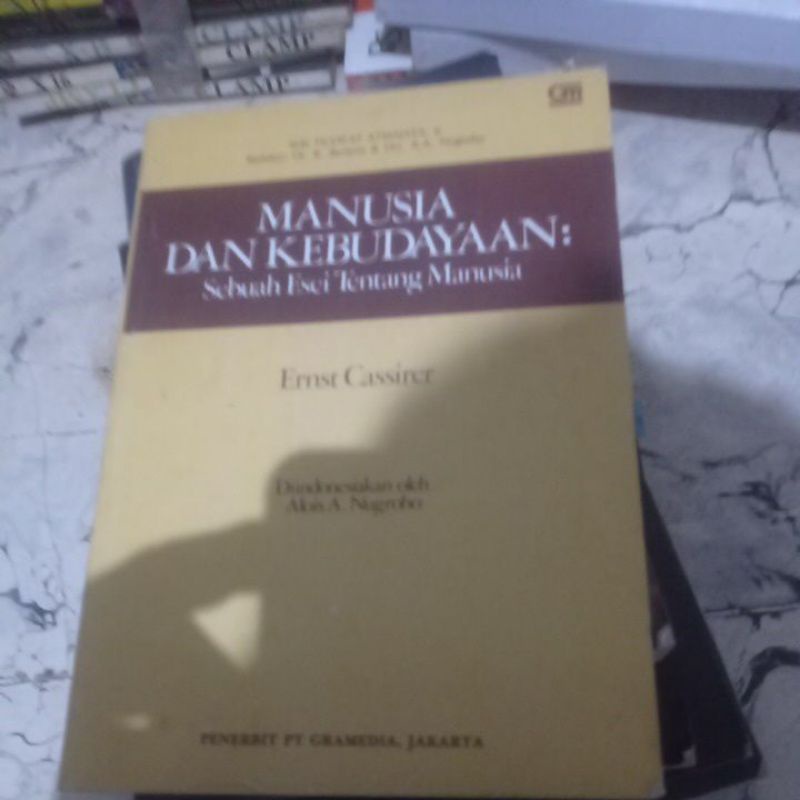 Buku Manusia dan kebudayaan