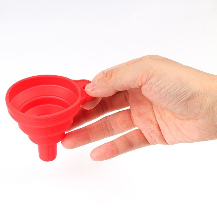 Corong Minyak Bensin Air Model Lipat Collapsible Silicone Funnel