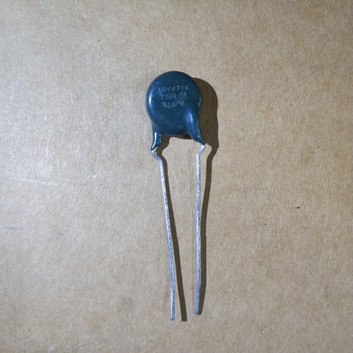 Varistor ZNR TNR 471K Hijau / Varistor ZNR TNR 10v471K