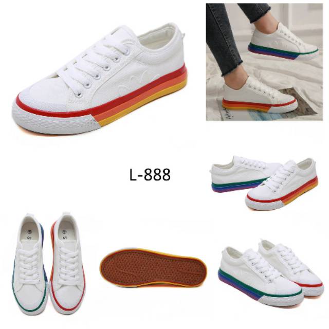 Sepatu cats wanita