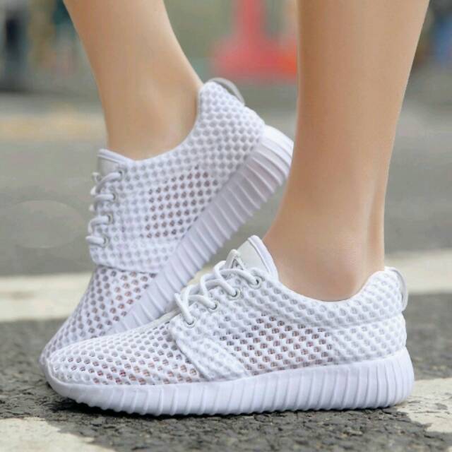 sepatu cewek putih