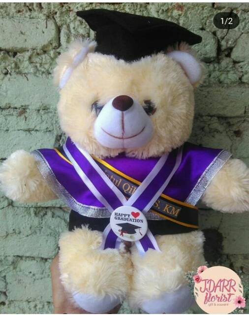 BONEKA WISUDA TEDDY BEAR EKSKLUSIF SELEMPANG NAMA WISUDAWAN