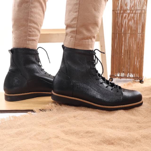 Sepatu boot pria kulit asli model Charly