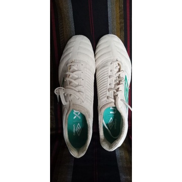 SEPATU BOLA/UMBRO/UX ACCURO PRO HG/WHITE/SIZE 44/TIPE TERTINGGI/TOP GRADE