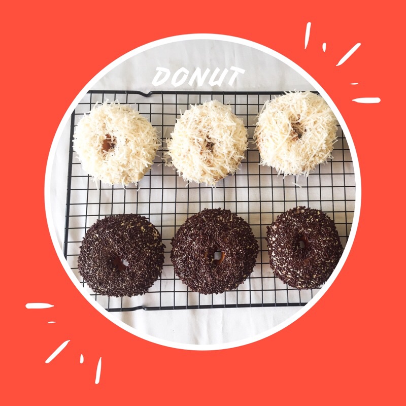 

donut, kini hanya tersedia 3 varian yaitu coklat, tiramisu dan susu bubuk