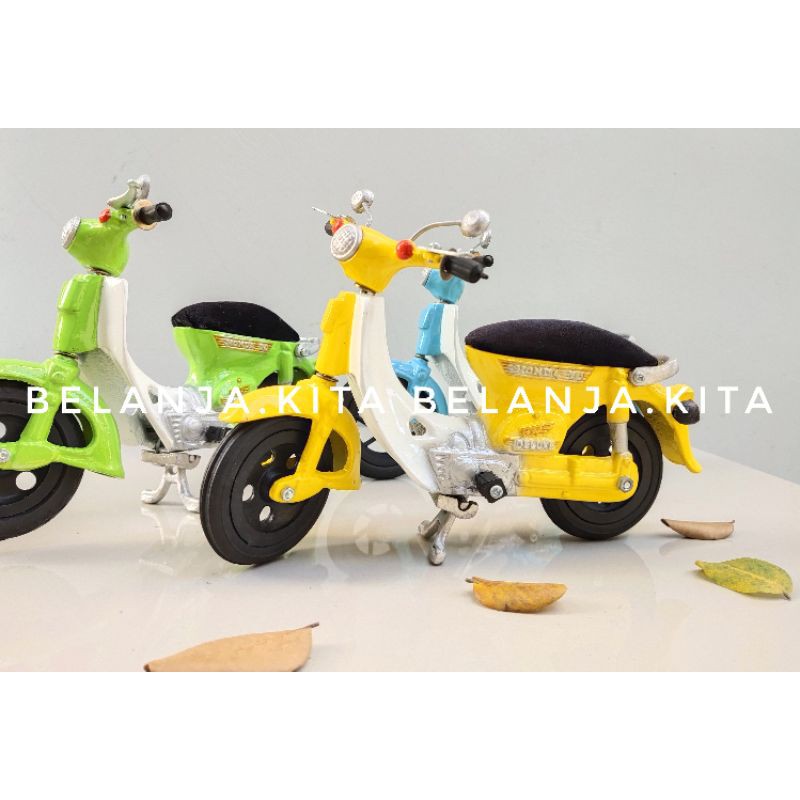 miniatur motor honda70 deluxe/ miniatur motor pitung