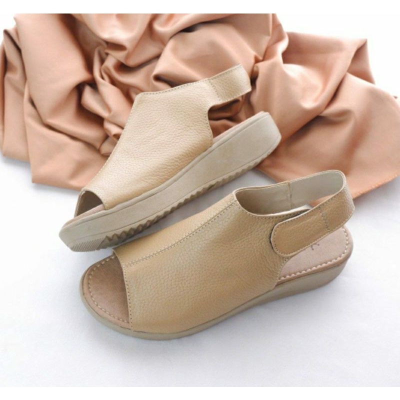 Sandal Kulit Wedges Wanita