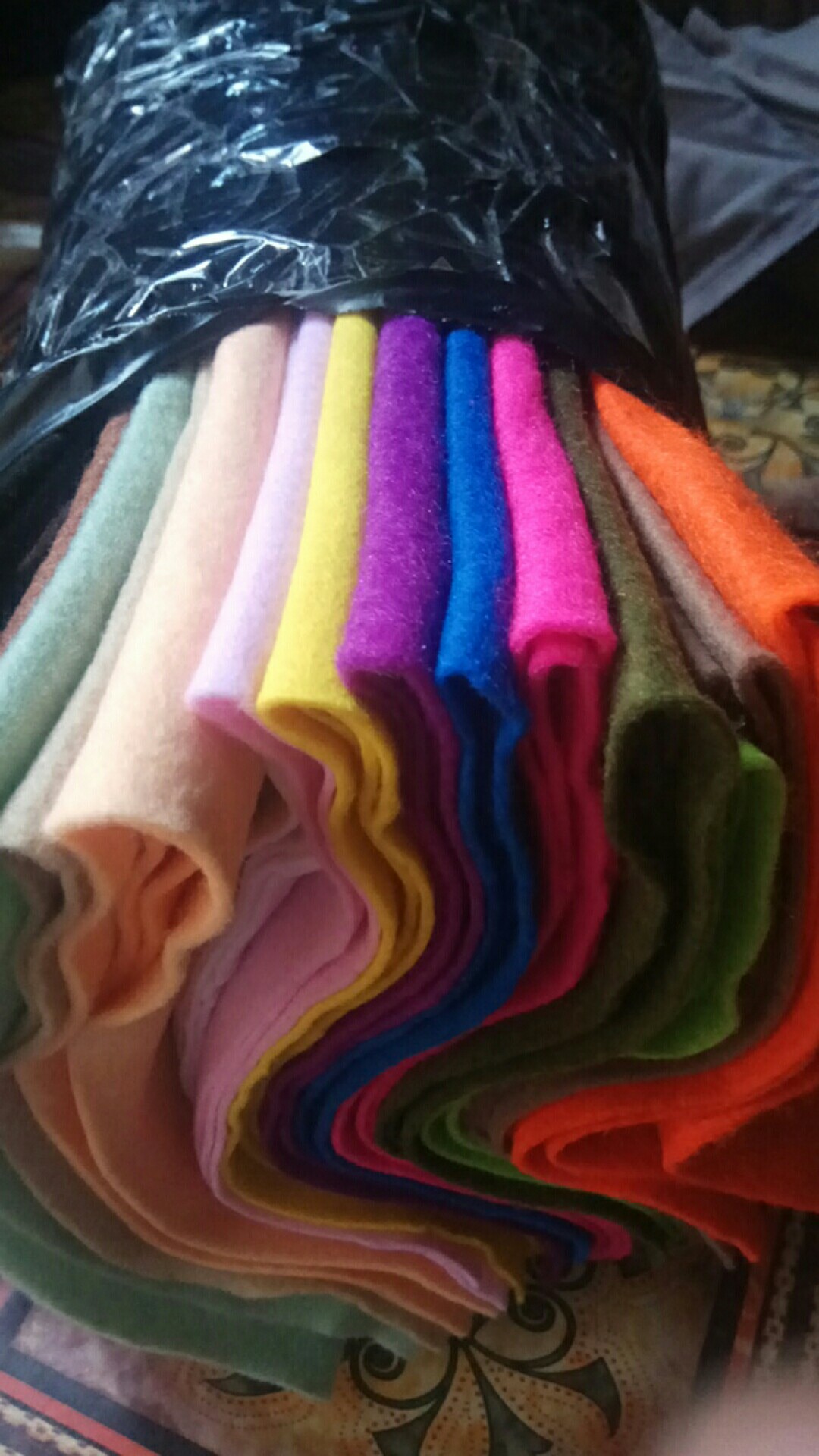 Kain Flanel Paket 19 Warna (ukuran Besar 50cmx45cm)