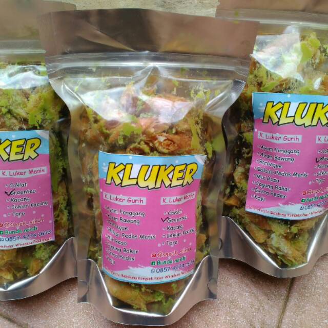 

cemilan kluker enak.renyak dengan perpaduan coklat greentea. cucokbgd
