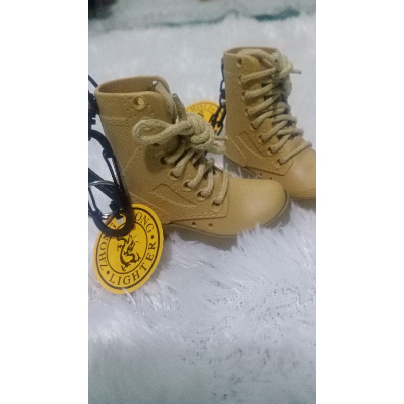 KOREK API UNIK SEPATU BOOT DELTA