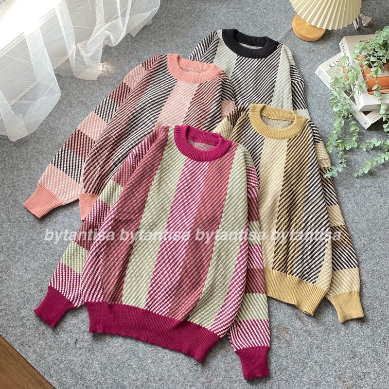 SWEATER RAJUT OVERSIZE MOTIF GARIS KOMBINASI