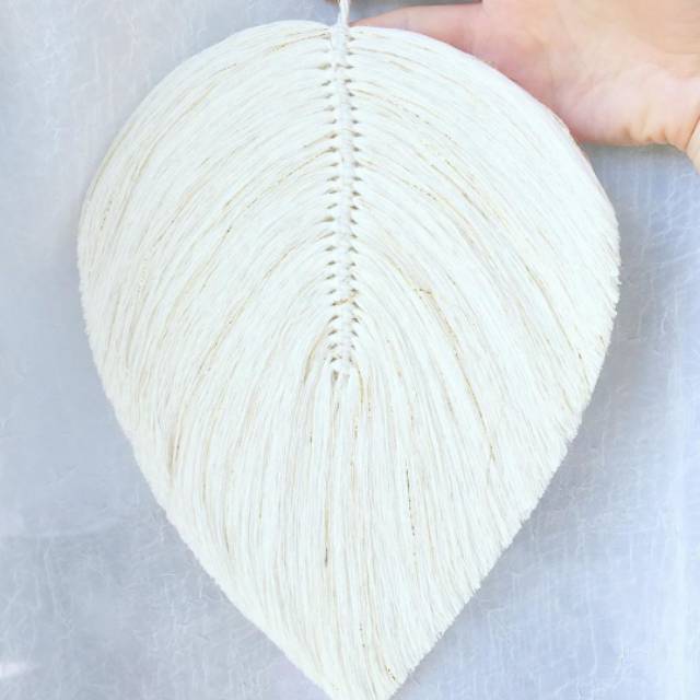 Daun macrame ukuran besar