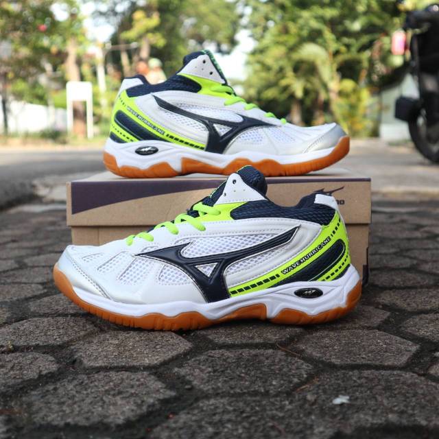 mizuno wave hurricane grey