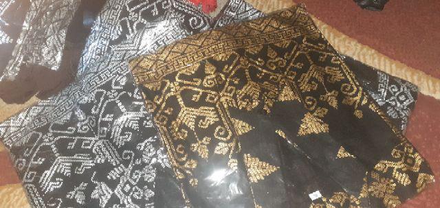 Kemeja Batik Anja Prada Emas