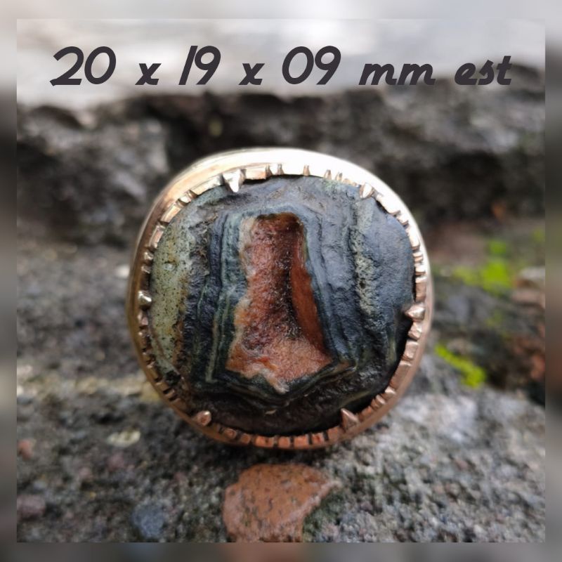 Natural Mongolian Gobi Agate Stone Motif