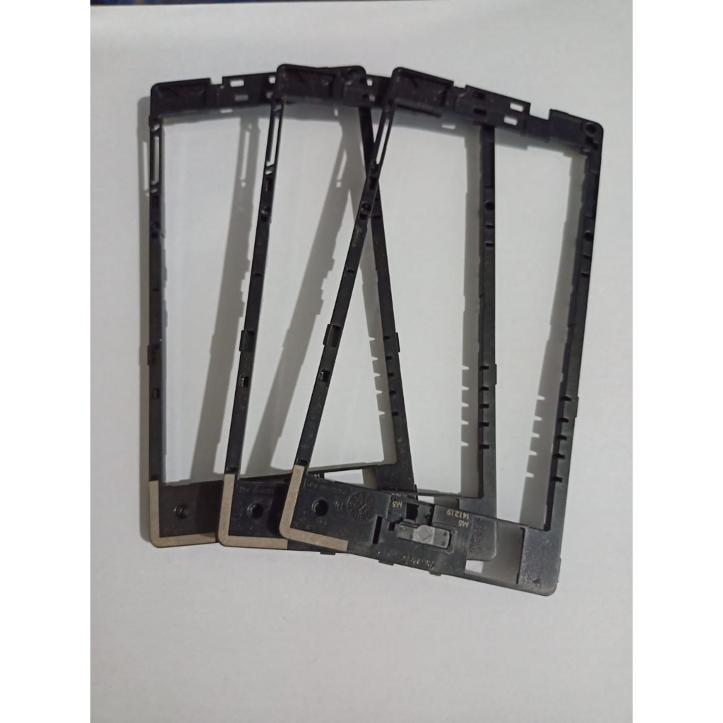 Housing Tulang Tengah Middle Sony Z3 Compact Copotan